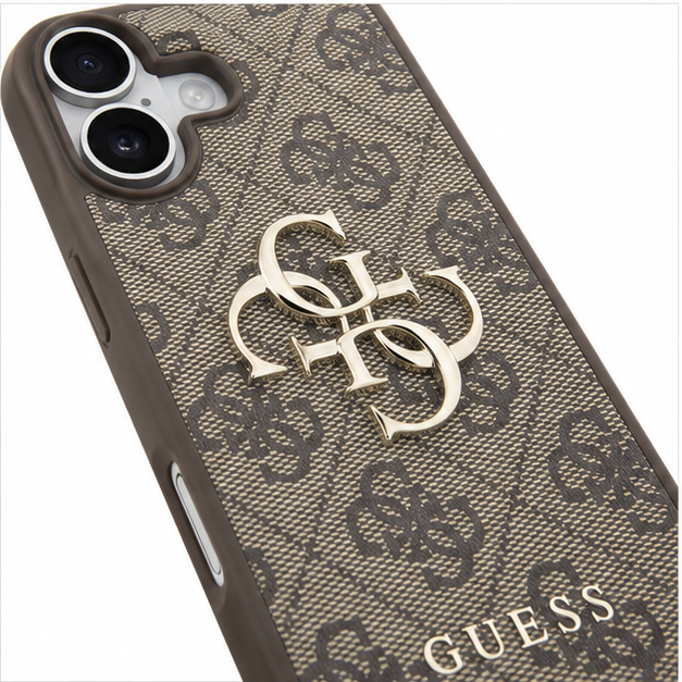 Détail coque Guess 4G Big Metal Logo iPhone 17 marron et logo doré