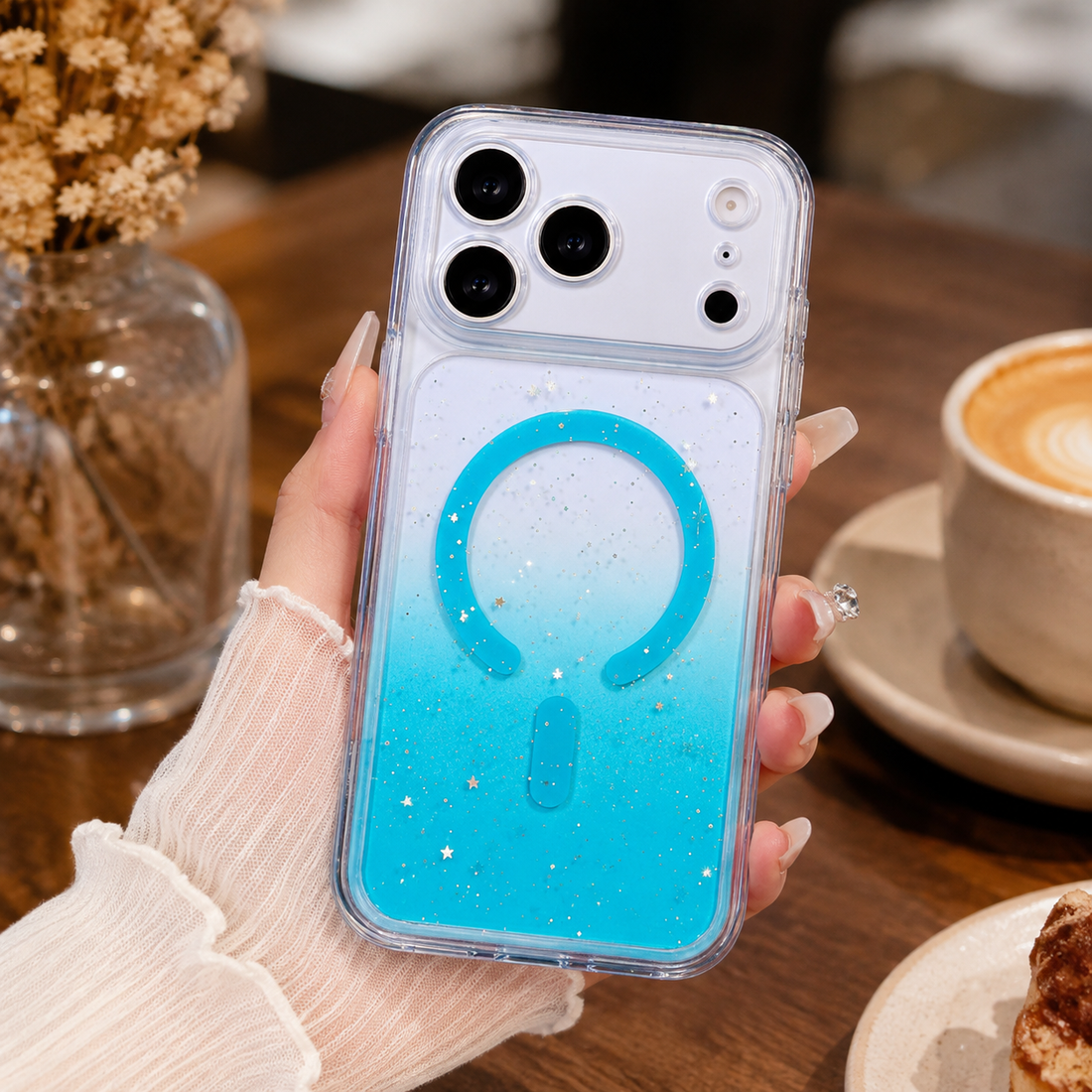 Coque iPhone 17 Pro Max magnétique dégradée époxy Bleu – vue lifestyle en main