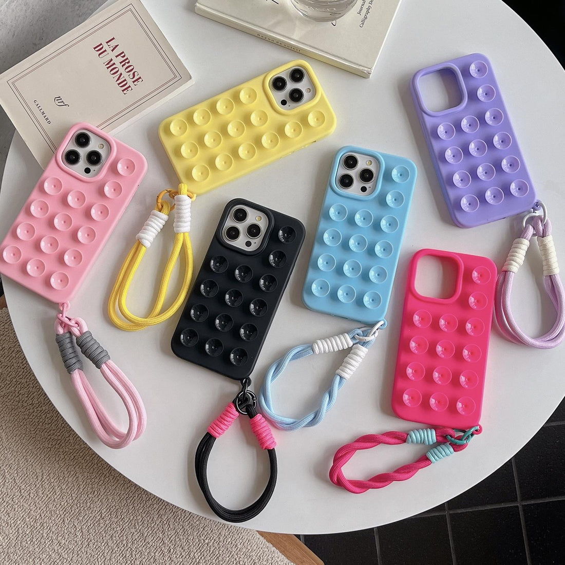 Coques iPhone 17 Pro à ventouses avec cordon disponibles en plusieurs coloris